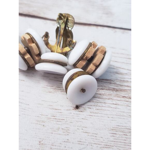 Vintage Clip On Earrings - White & Tan Statement Dangle - Picture 5 of 11